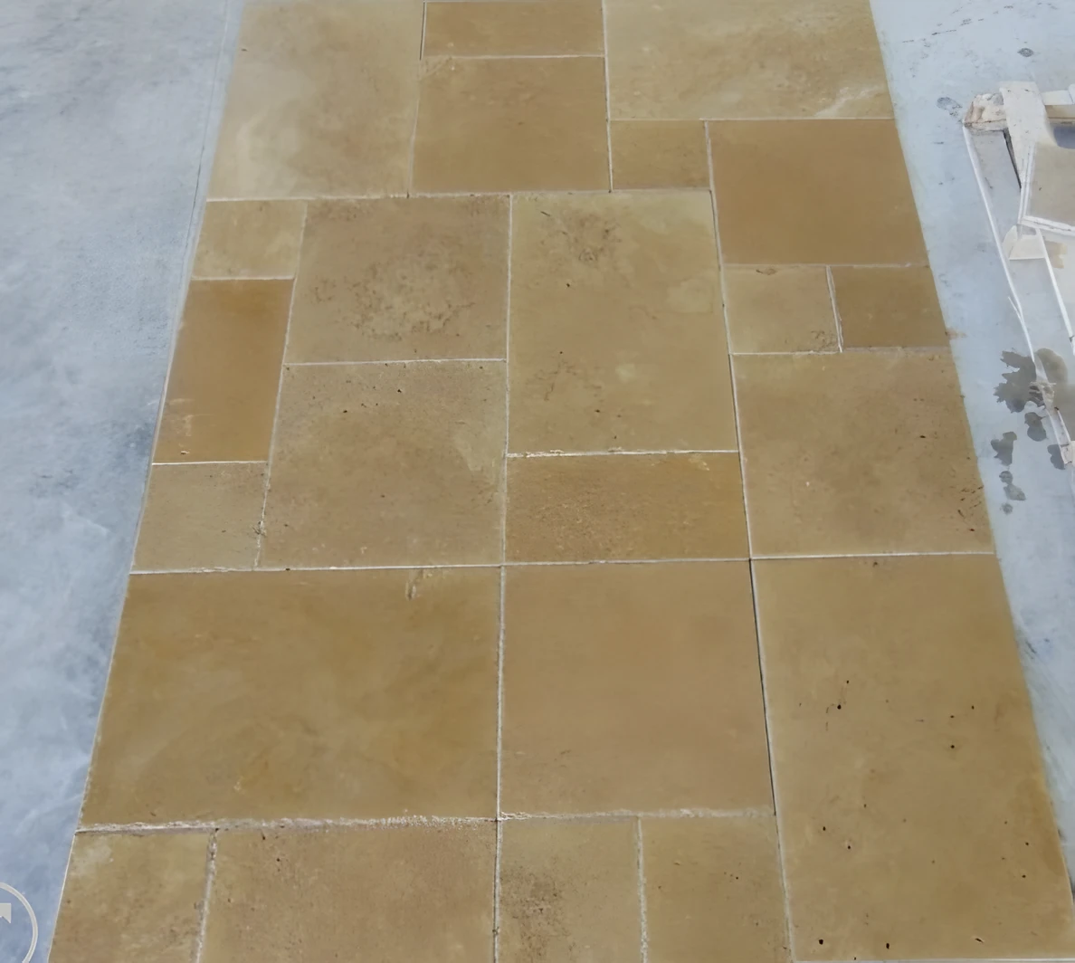 Noce travertino French Pattern grindinys
